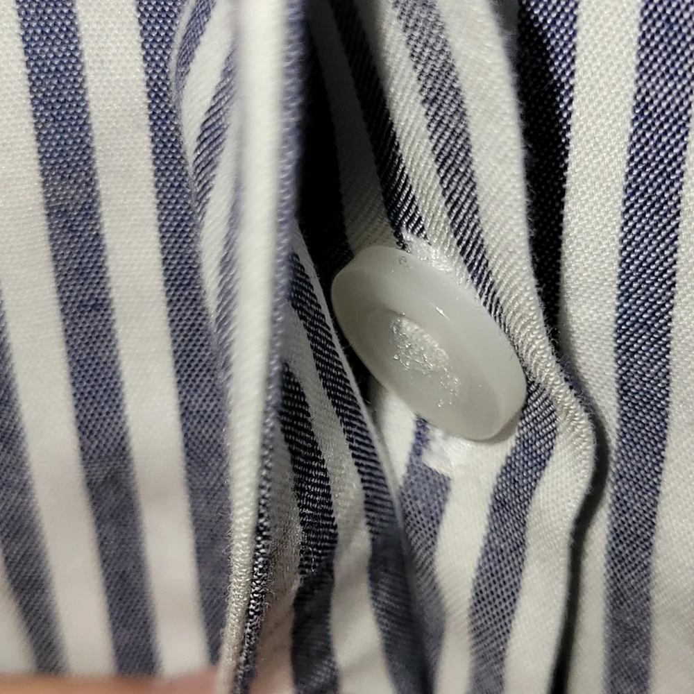 Women's Chico's No Iron Ruffled Top Size 2/XXS - Picture 3 of 6